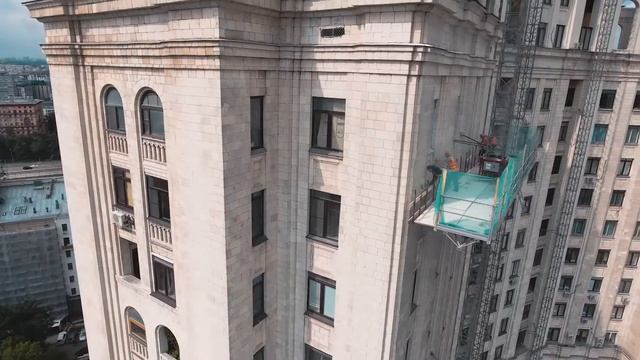 Scanclimber SC 4000 на реконструкция сталинской высотки на Котельнической набережной, Москва смотреть онлайн