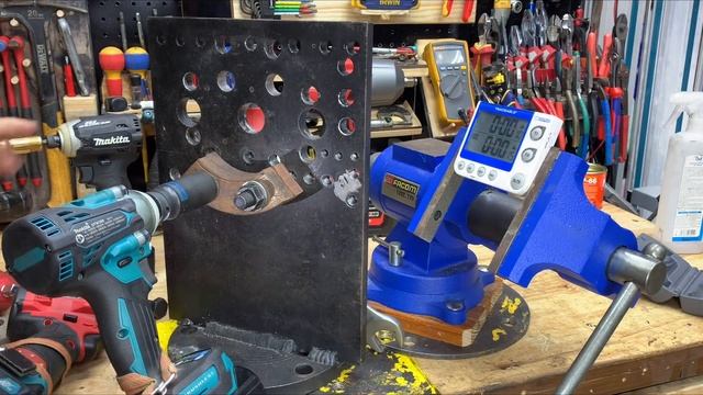 Milwaukee 2555 Vs MAKITA DTW 300