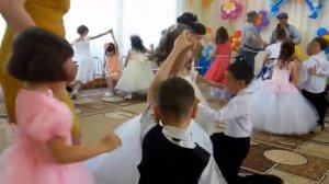 Очень красивый вальс на выпускном в детском саду. Мф Анастасия