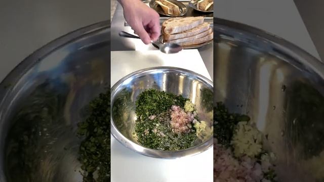 Мозговые кости с соусом чимичурри. Просто и со вкусом. смотреть онлайн