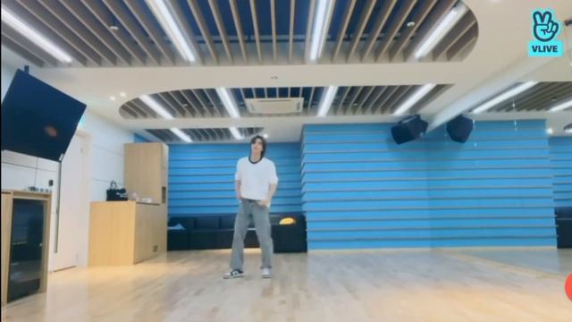 Нарезка танцев Хёнджина на Vlive