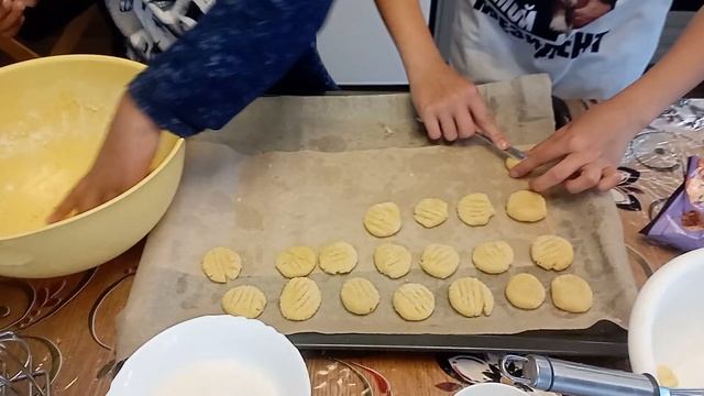 девчонки пекут печенье смотреть онлайн