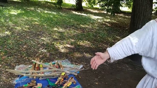 КОЛОРИТНЫЙ ДЯДЯ Очень колоритный продавец АРКАДА ГОСТИНОГО ДВОРА Ярославово дворище Великий Новгоро смотреть онлайн