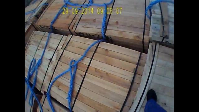 Погрузка дерева на судне. Работа моряков на судне | LOADING TIMBER ONTO SHIP | SEAMAN JOB. смотреть онлайн
