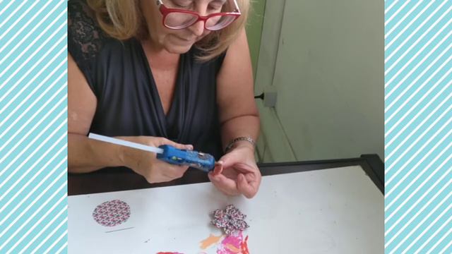 Artesanato - Chaveiro com florzinha de tecido смотреть онлайн