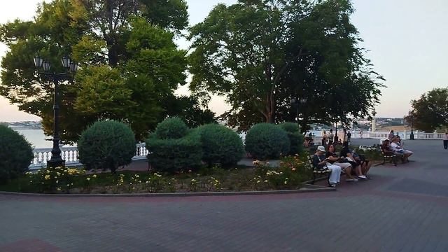 Не победимый ,мирный город отдыхает. смотреть онлайн