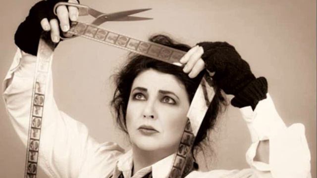Kate Bush , Moments of pleasure ( Directors cut ). смотреть онлайн