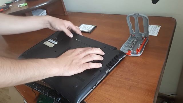 Простий апгрейд ноутбука Samsung np305e7a смотреть онлайн