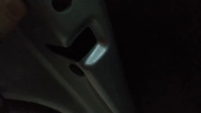 Блокируем заднюю дверь VW Tiguan без использования центрального замка смотреть онлайн