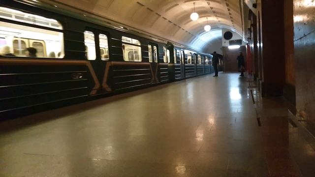 81-717.5М/714.5М "Номерной"! Станция Красные Ворота смотреть онлайн