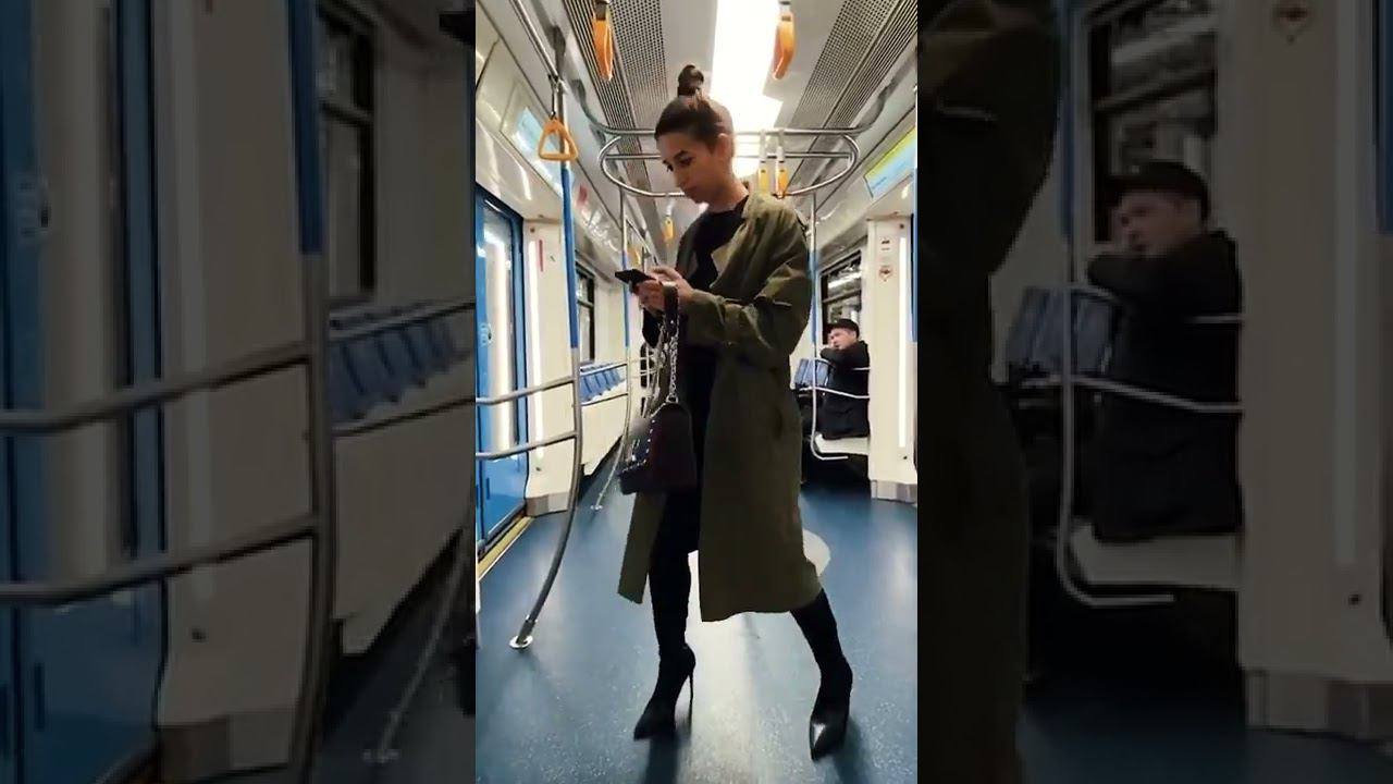 ЭТУ ДЕВУШКУ В МЕТРО ЗАМЕЧАЮТ ВСЕ! ШПАГАТ ПРИХОДИТ НА ПОМОЩЬ #shorts смотреть онлайн