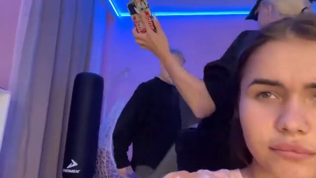 Катя Голышева пришла салон Юля Гаврилина и позорище оказался смотрите смотреть онлайн