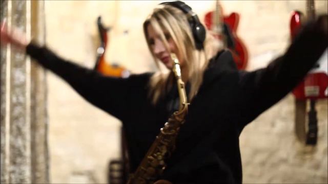 STUDIO BACKSTAGE - Anastasia Beau - female saxophone player смотреть онлайн