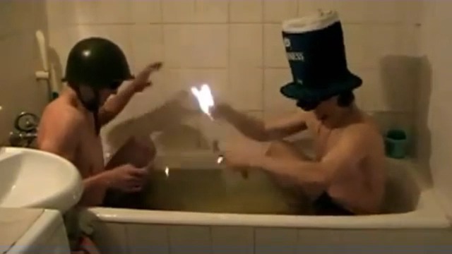 Взорви петарды в ванной смотреть онлайн