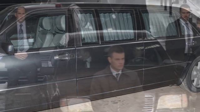 Кто то решил навариться на Мерседесе Путина 83 млн. РУБ смотреть онлайн