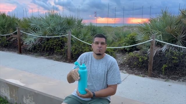 The BEST Water Bottle You Should Own | Takeya Bottle Review | 26-Hour Cold Water Challenge смотреть онлайн
