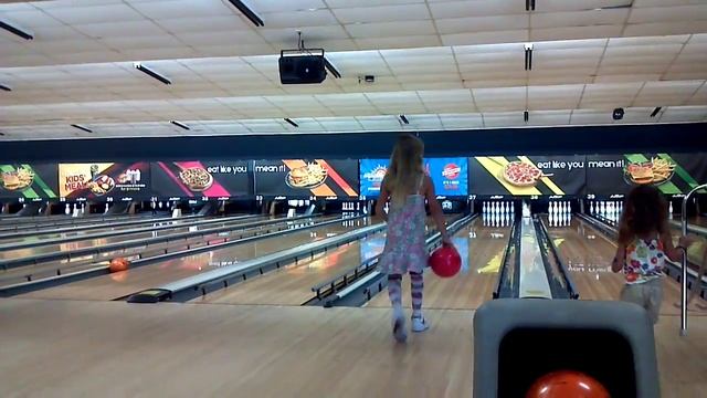 Kid's Bowling Club AMF Lanes смотреть онлайн