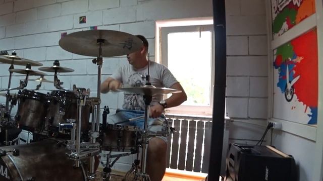 ПЕРВЫЙ РАЗ ИГРАЮ НА БАРАБАНАХ / УДАРНАЯ УСТАНОВКА TAMA STARCLASSIC С ТАРЕЛКАМИ ZILDJIAN A CUSTOM смотреть онлайн