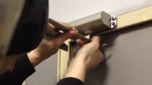 Установка дверного доводчика этап2 смотреть онлайн