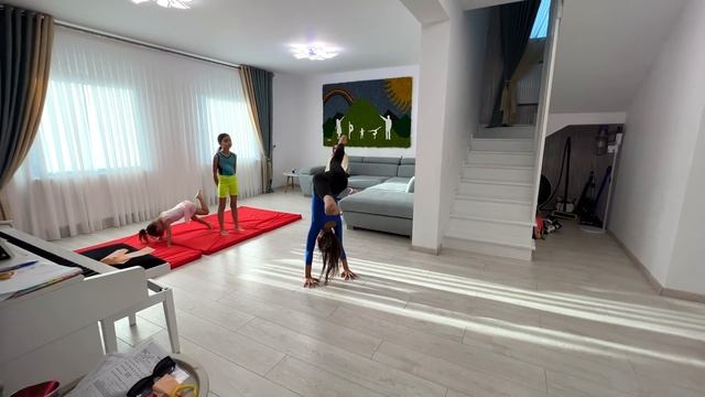 ? Reacția MAREI la Primul Ei CLIP cu GIMNASTICĂ ?♀️ смотреть онлайн