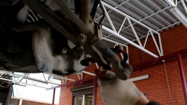 Toyota Mark II Тойота Марк 2 JZX 101 1998 года Замена передних нижних шаровых опор