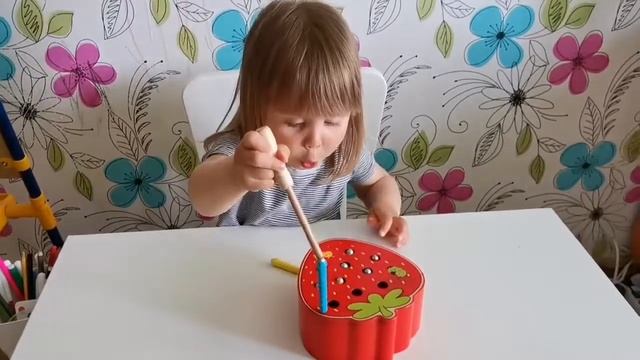 Развивающая магнитная игра - Червячки. Как играть, что развиваем? смотреть онлайн