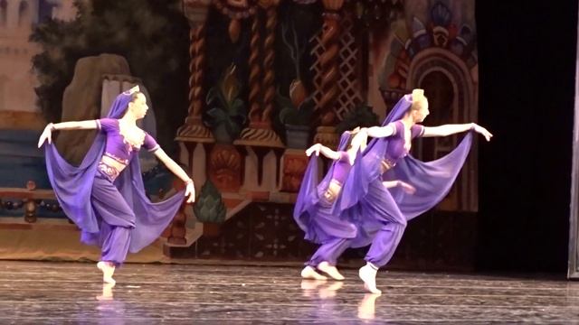 Arabian Dance from Nutcracker смотреть онлайн