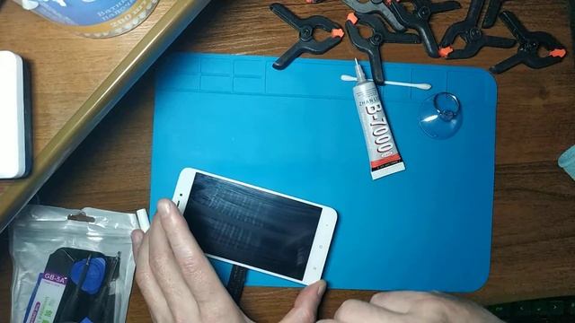 Отклеился дисплей телефона.  Как приклеить дисплей самому Часть 1