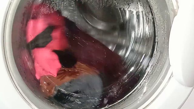 Небольшая стирка на стиральной машинке INDESIT WISL 62 смотреть онлайн