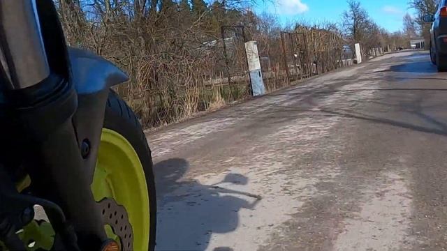 Эксперимент, тормозной путь автомобиля и мотоцикла ранней весной при минусовой температуре. смотреть онлайн