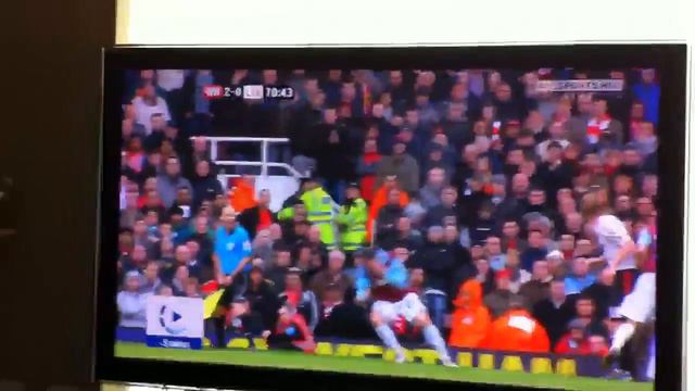 West ham vs Liverpool Wayne bridge smashed in the face!! смотреть онлайн