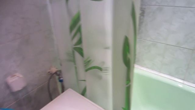 Трехкомнатная квартира с хорошим ремонтом и мебелью в кирпичном доме в Юдино смотреть онлайн