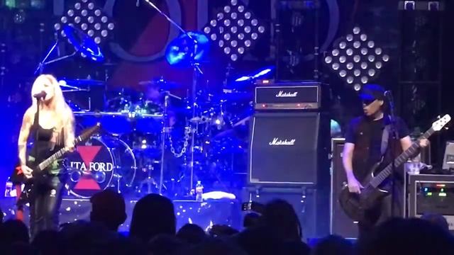Lita Ford "Living Like A Runaway" at Gas Monkey Live Oct 6, 2016 смотреть онлайн