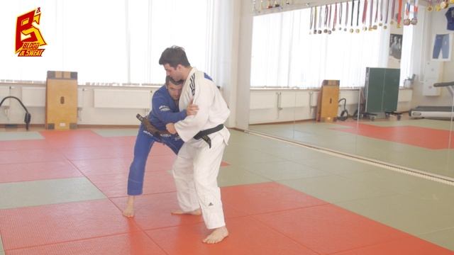 Бросок через бедро, как делать: выведение, захват, подхват. Нюансы исполнения от мастера дзюдо. смотреть онлайн