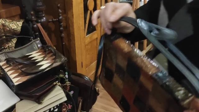 АНТИКВАРНЫЙ МАГАЗИН КИЕВ 7 НОЯБРЯ 2023. СПЛОШНЫЕ ШЕДЕВРЫ! СТАРИННАЯ МЕБЕЛЬ, ФАРФОР, СУМКИ, ПОСУДА. смотреть онлайн