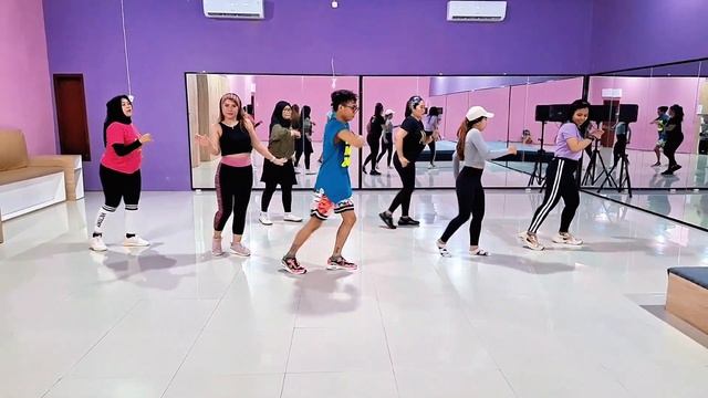 Después Que Bailamos - Descemer Bueno, Gente De Zona | Zumba | Choreo by ZIN Hans смотреть онлайн