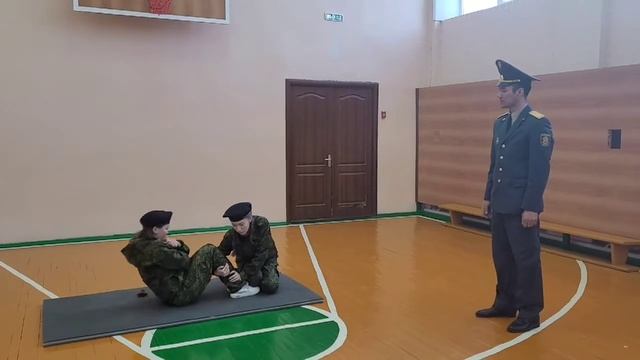 Поднимание туловища из положения лежа на спине. смотреть онлайн