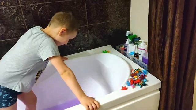 Целая ванна цветного желе !!!!??? смотреть онлайн