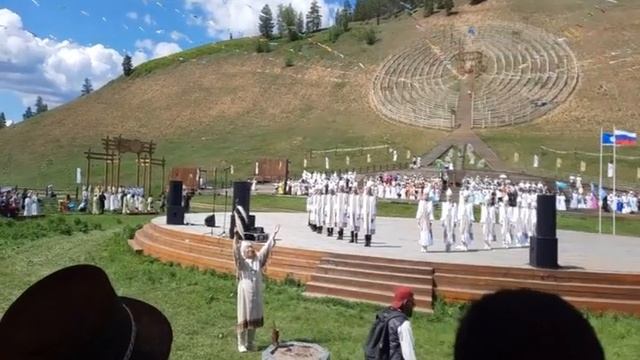 Ысыах Орто Дойду в Хангаласском улусе. 2 часть церемонии Ысыаха. 18.06.2022 г. смотреть онлайн