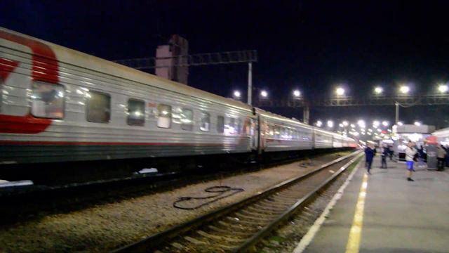 ЭП2К-262 с поездом 069 прибывает на станцию Екатеринбург-Пасс