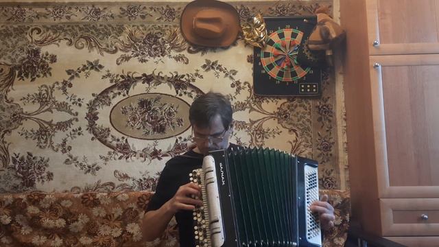 1042. Под саксофон, я обнимаю тебя за талию... смотреть онлайн