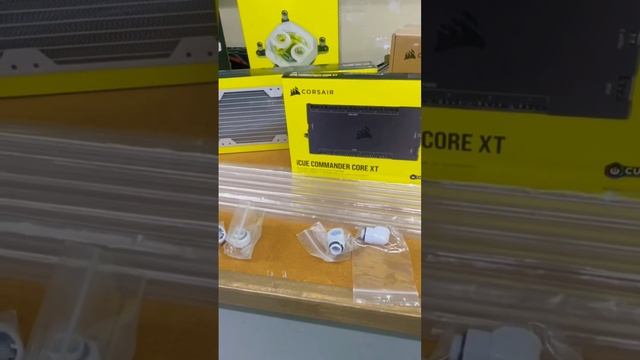 Corsair XH305i RGB WHITE Liquid Cooling Kit Unboxing. Package contents смотреть онлайн