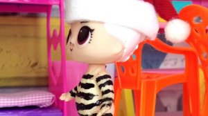 МАЛЫШАМ ПЕСОК, ВОРИШКЕ ПОДАРКИ??? куклы ЛОЛ сюрприз в ДЕТСКОМ садике! Смешные мультики Даринелка