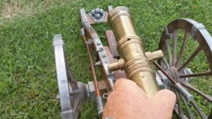 Модель старинной пушки из которой реально можно стрелять.