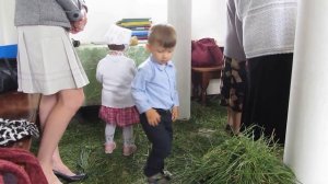 Украшение храма на Троицу Серафимом