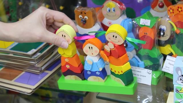 Пирамидка "Девочки-припевочки" (развиваем мелкую моторику, изучаем цвет форму размер) смотреть онлайн