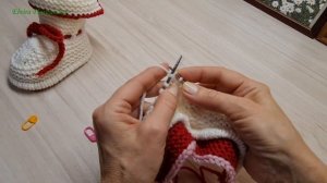 Пинетки для малыша простым способом на 2 спицах.