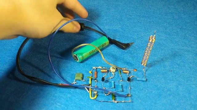 КАК СДЕЛАТЬ ФМ ПЕРЕДАТЧИК НА 2 ТРАНЗИСТОРАХ. смотреть онлайн