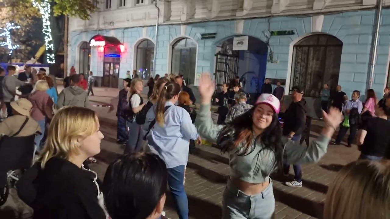 дискотека 80 на пешеходной улице Ярославля смотреть онлайн