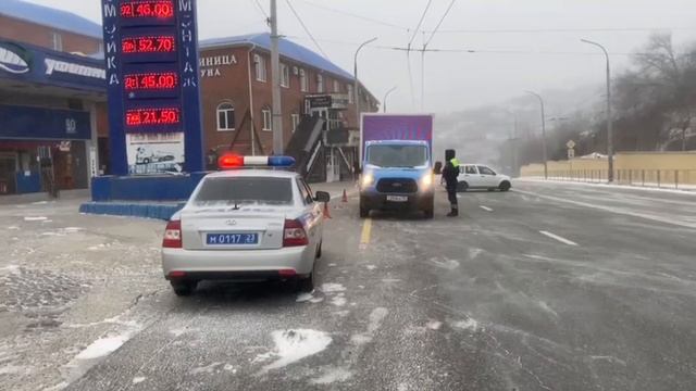 СРОЧНО! ТРАССА НОВОРОССИЙСК-ГЕЛЕНДЖИК ЗАКРЫТА, ВОДИТЕЛЕЙ ПРОСЯТ ОТКАЗАТЬСЯ ОТ ПОЕЗДОК! УРАГАН смотреть онлайн